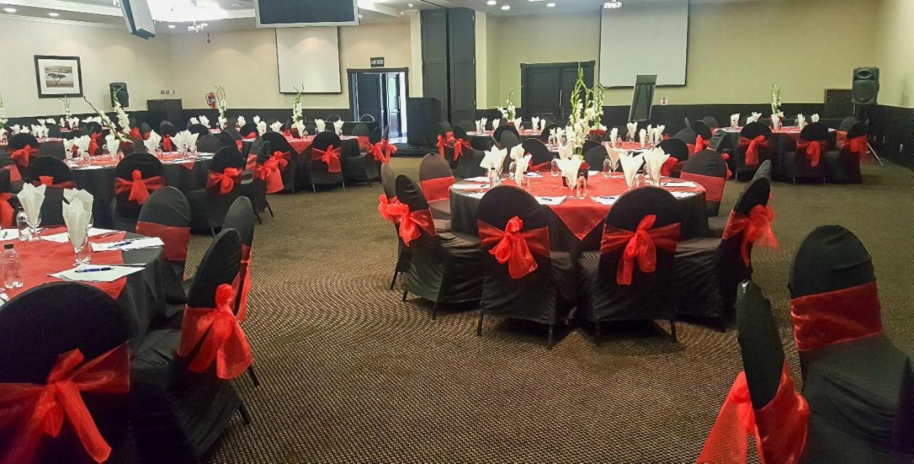 Safari Hotel&Convention Centre Rustenburg Esterno foto