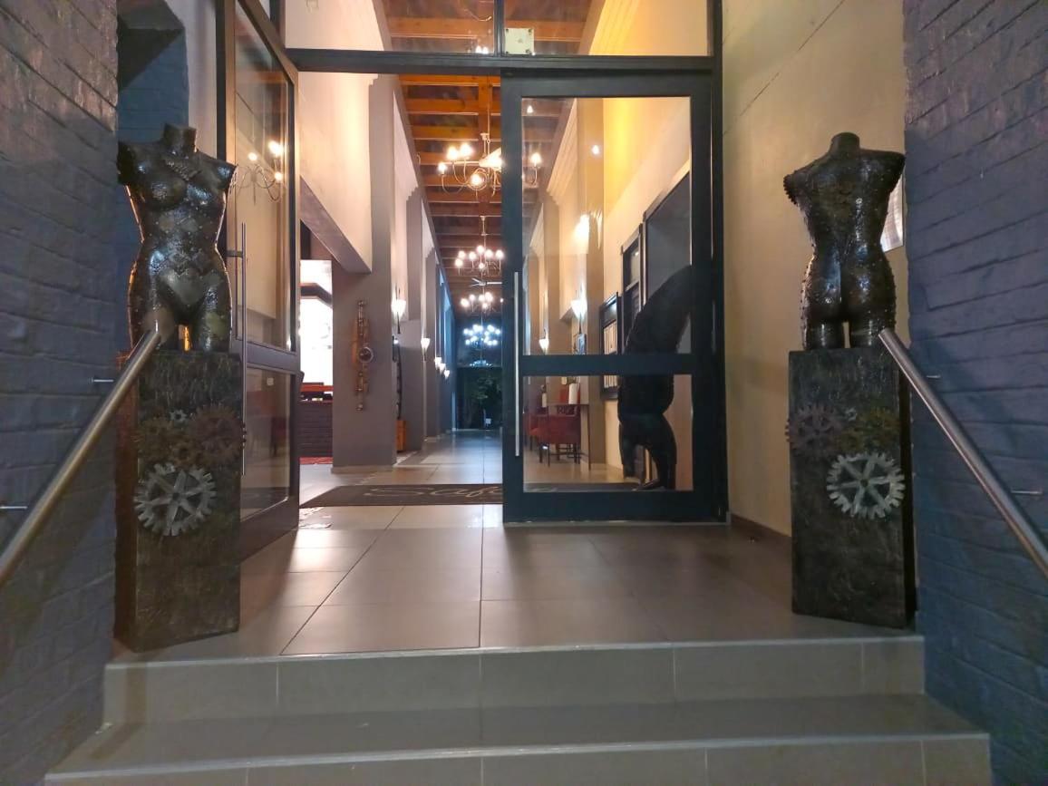 Safari Hotel&Convention Centre Rustenburg Esterno foto