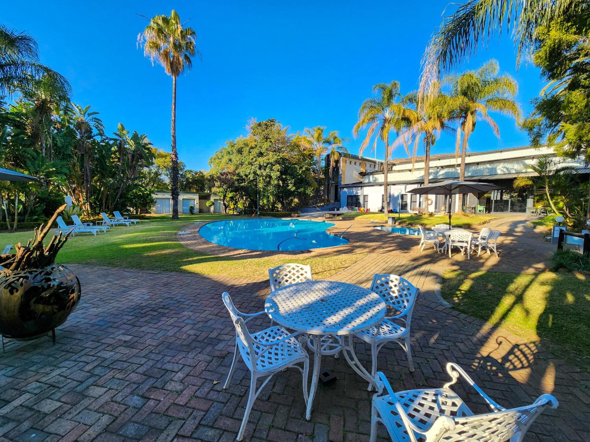 Safari Hotel&Convention Centre Rustenburg Esterno foto
