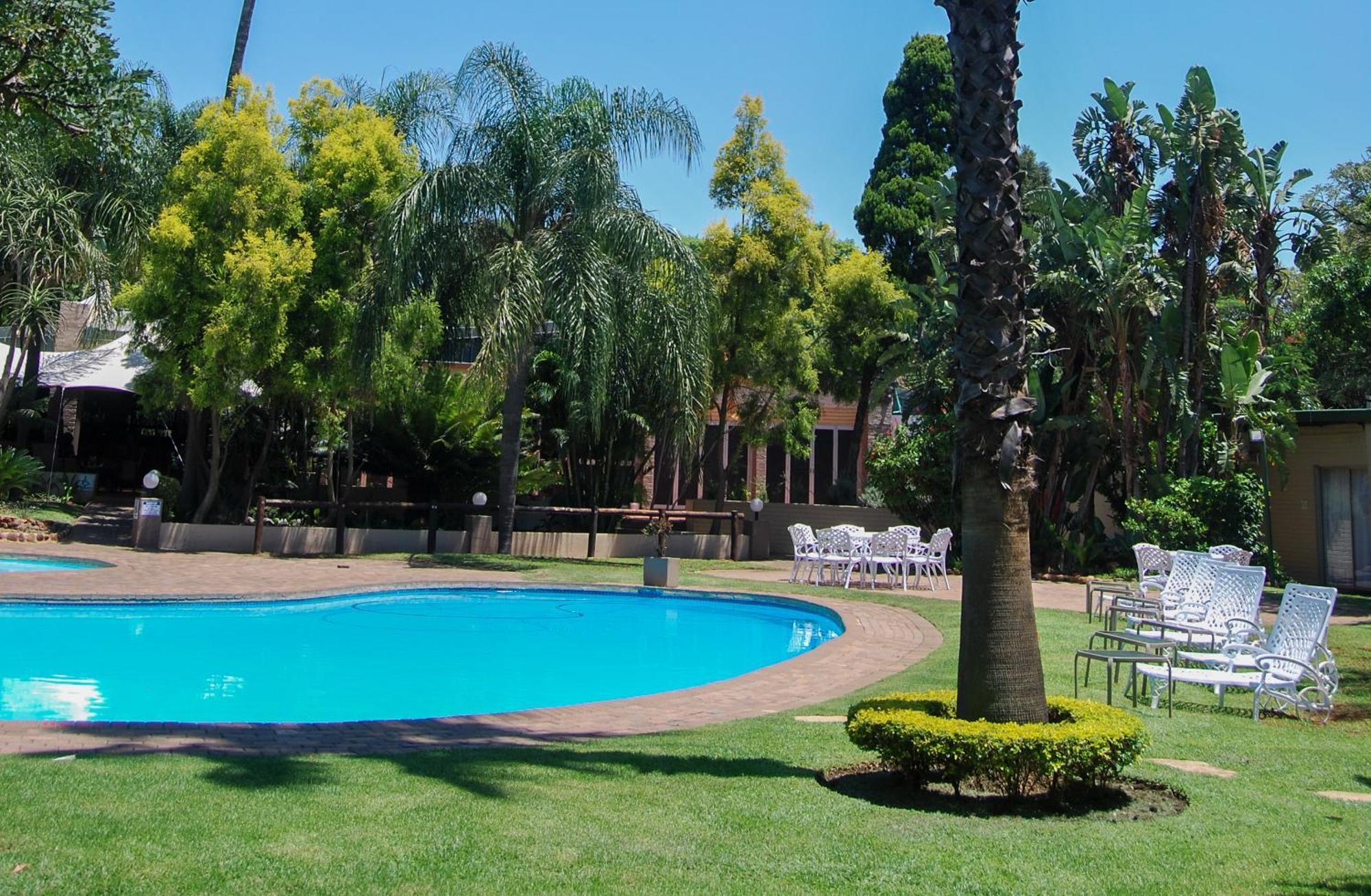 Safari Hotel&Convention Centre Rustenburg Esterno foto